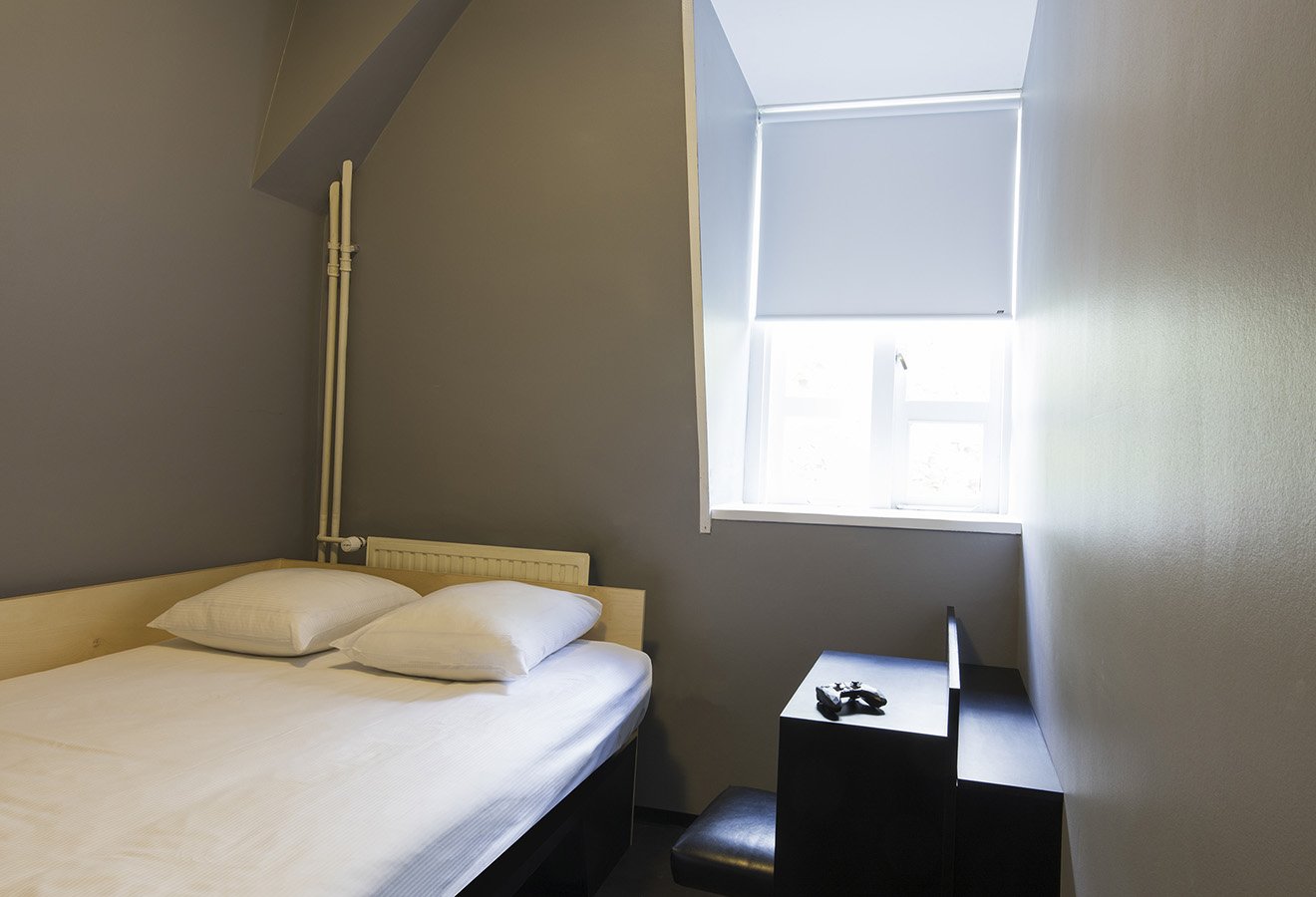 room-img